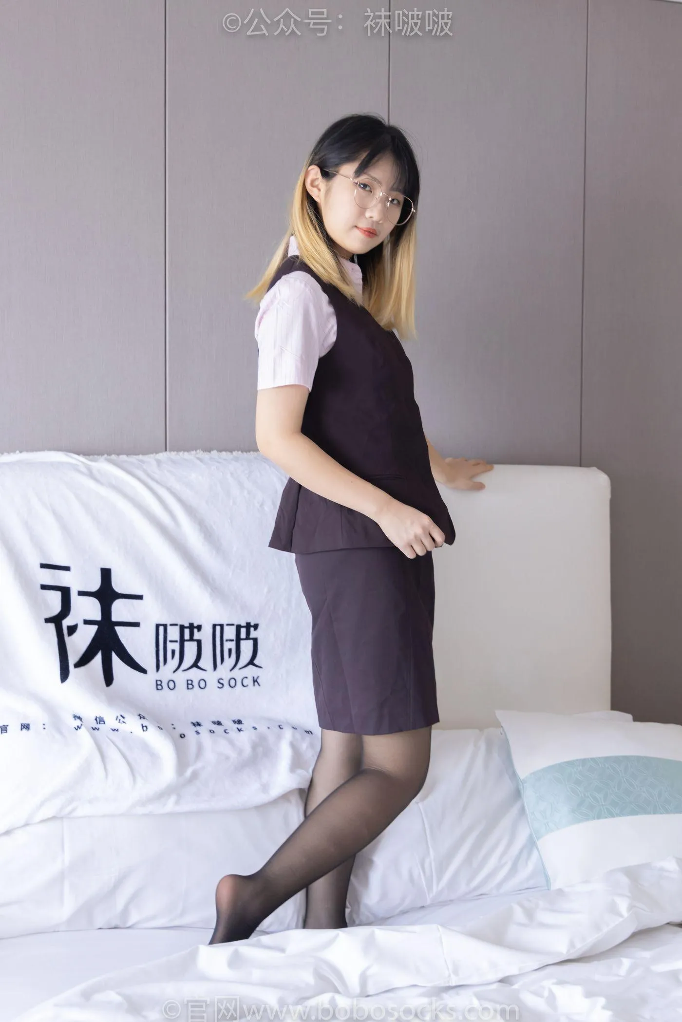 [BoBoSocks袜啵啵]NO.065 砂糖-招行制服、高跟鞋、黑丝 [140P]插图3